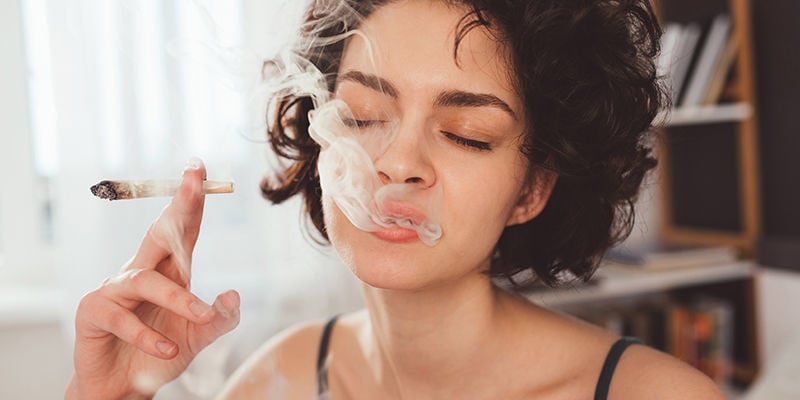 Vergleich von Cannabis und traditionellen Psychedelika