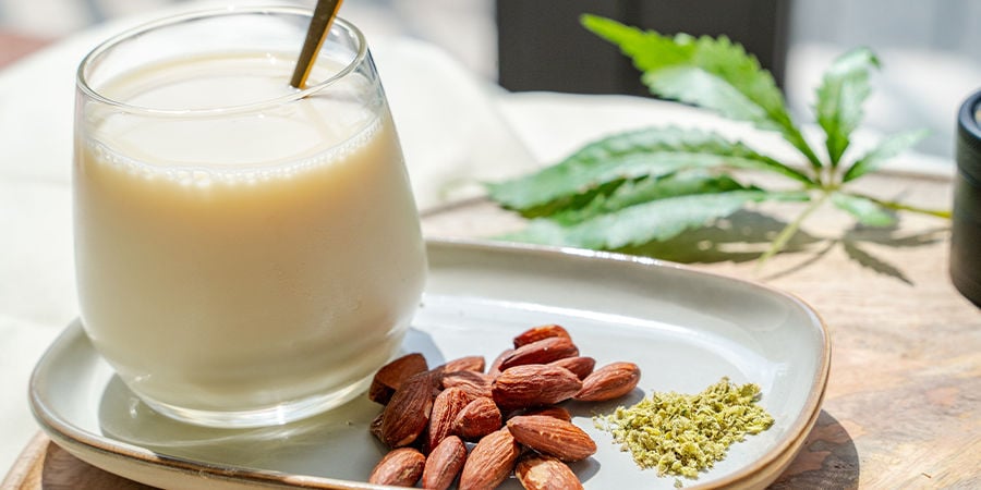 Rezept Für Vegane Cannabismandelmilch