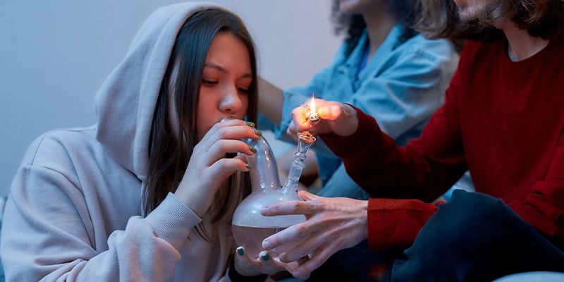 Bongs und Pfeifen