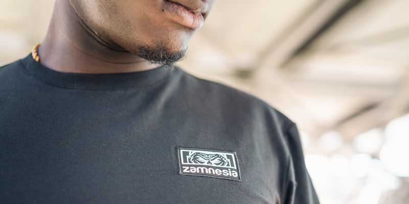 Zamneisa Icon T-Shirt mit Grafik schwarz