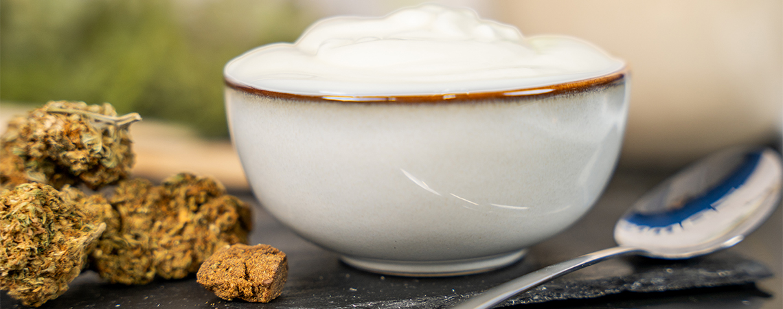 Einfaches Rezept Für Hasch-Joghurt