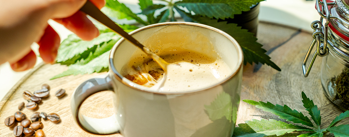 Wie man Cannabis-Kaffee macht Wie man Cannabis-Kaffee macht