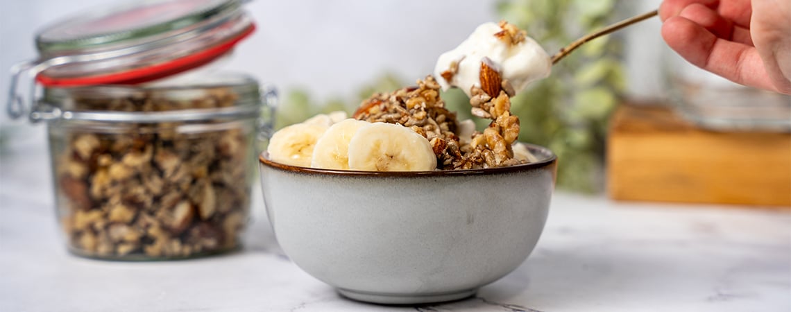 Wie man mit Cannabis angereichertes Granola zubereitet