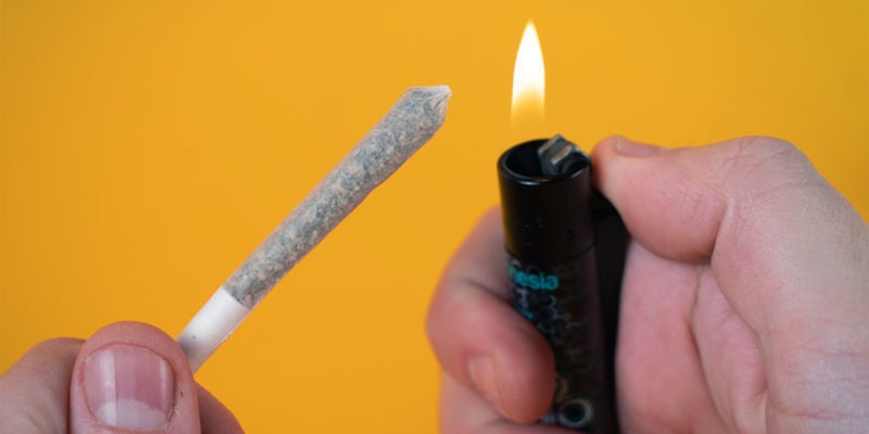 How to roll a joint that won't canoe: Light your joint in the right way