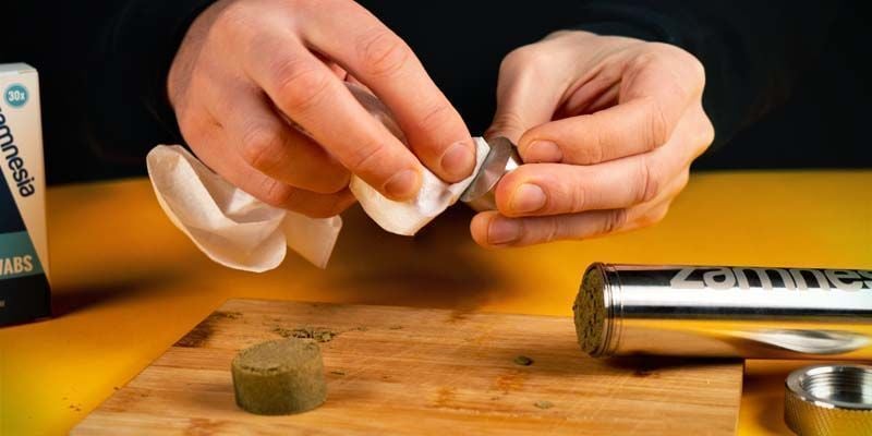 How To Use A Pollen Press To Make Hashish Coins - Zamnesia Blog