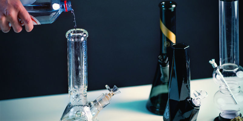 How Use Bong: Fill bong with water