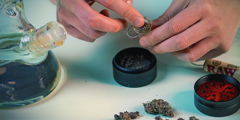 How Use Bong: Fill bowl with weed