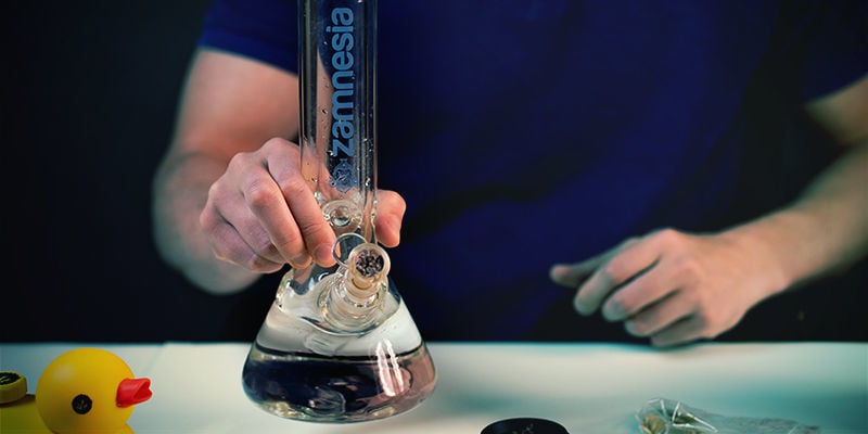 How Use Bong: Take bong in hand