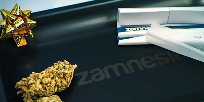 6 Accessoires Indispensables À Tout Bon Stoner - Zamnesia Blog