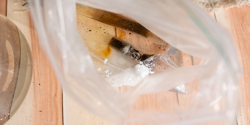 Pour baking soda into the bong, covering as much of the insides as possible