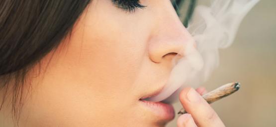 Why Women Should Definitely Smoke Weed