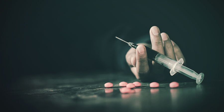 WHAT ARE THE RISKS OF MIXING DRUGS?