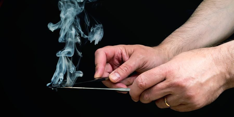 SMOKE HASH USING KNIVES