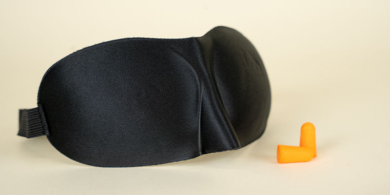 Ear plugs/eye mask