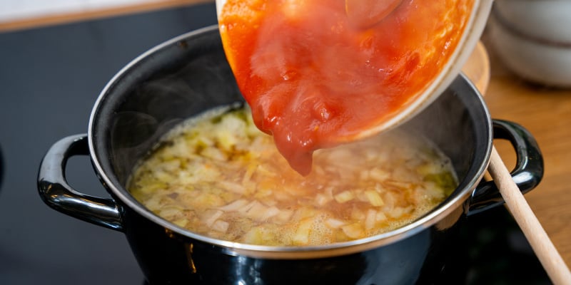 Add The Tomatoes Or Tomato Purée And Vegetable Broth; Reduce To A Simmer Add The Tomatoes Or Tomato Purée And Vegetable Broth; Reduce To A Simmer